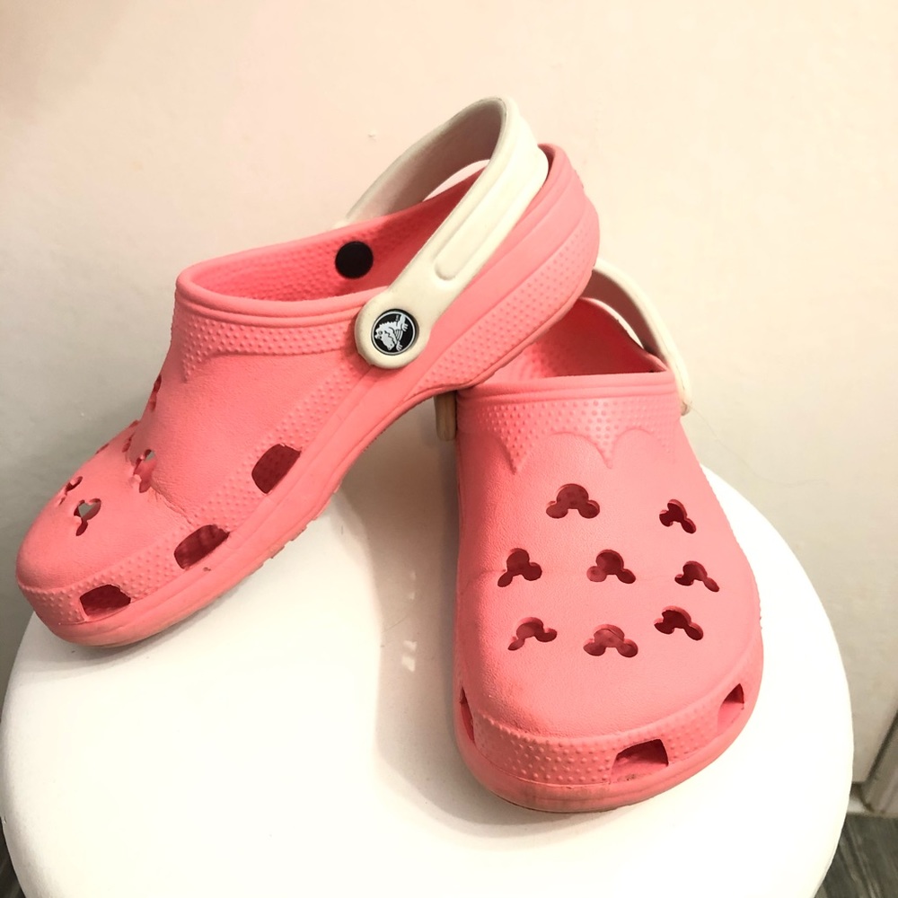 PINK DISNEYS CROCS